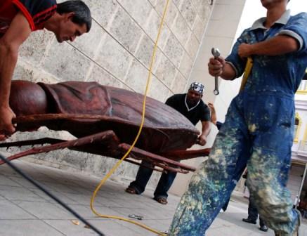 Mounting Fabelo’s “Survival” on the front of the Havana Fine Arts Museum