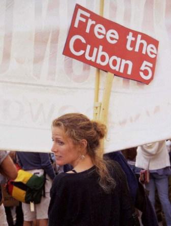 April 2002- First signs start to appear at anti war demos calling for the freedom of the Cuban 5 and to and end to U.S. threats against Cuba   