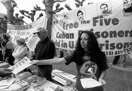  April 2002 - literature table for the freedom of the Cuban 5
