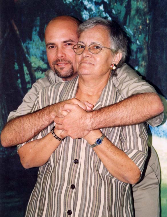 Gerardo Hernandez and his mother Carmen in Victorville Federal Penitentiary  photo: prison photographer