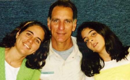 2008 - Rene Gonzalez with his 2 daughters Ivette and Irmita. Federal Correctional Institution Marianna Florida