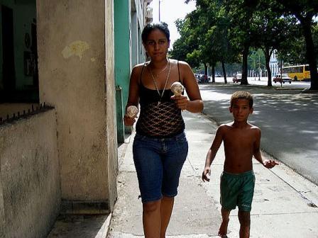 Cuban mother and boy.  Photo: Elio Delgado