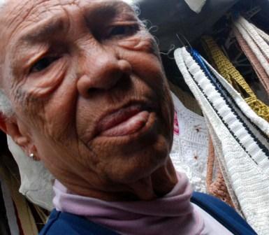 Woman in Old Havana, photo: Caridad