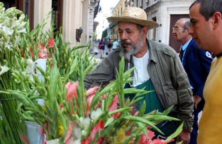 Flower sales in Old Havana. photo: Caridad