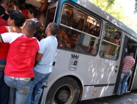 During peak hours buses on the more trafficked routes can get pretty crowded. Photo: Caridad