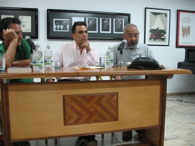 Hugo Luis Sánchez, center, at his book launching.