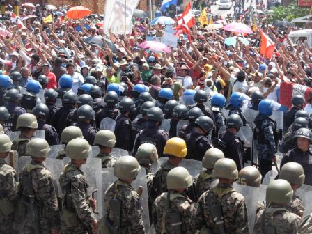  Hondurans defy a massive military-police deployment in Tegucigalpa. Photo: Luis Miranda