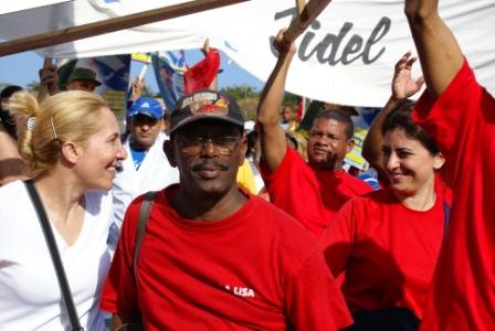 Cuban workers celebrating on May 1, 2009 – Photo: Elio Delgado
