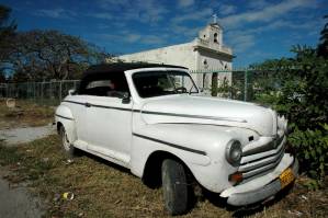 US-Cuba hostility is almost as old as this auto in Havnaa.  Photo: Caridad