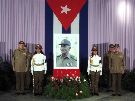 The Army pays tribute to Juan Almeida Bosque.