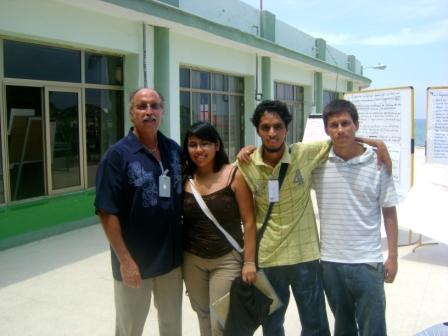 Patrick with a group of Peruvians attending the workshop.