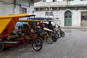 Bicycle taxis in line. Photo: Juan Suarez