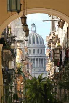 A glimpse of Havana's Capitolio building.