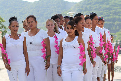 A group of Damas de Blanco.  Photo: Tracey Eaton