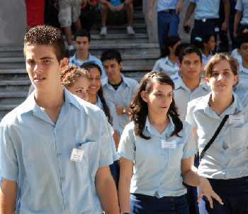 Cuban pre-university students.  Photo: juventudrebelde.cu