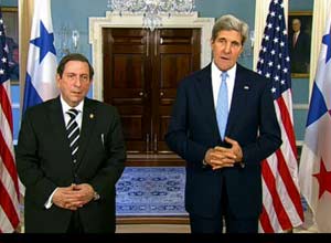 Panamanian Foreign Minister Fernando Nuñez Fabrega and US Secretary of State John Kerry during a press conference in Washington