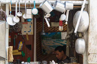 Household items for sale at a small business.  Photo: Juan Suárez