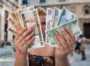  “What currency do I pay in?” A growing dilemma in anticipation of Cuba’s imminent monetary unification.