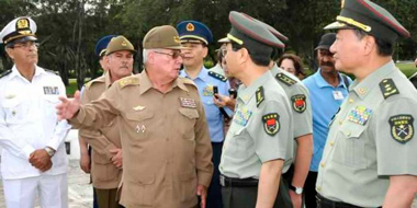 Col. Gen. Fang Fenghui, Chief of the General Staff of the Chinese Army and Army Corps Gen. Alvaro López Miera.