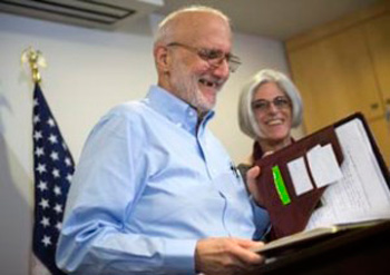 Alan Gross and his wife Judy at a news conference after arriving in Washington DC, on December 17.