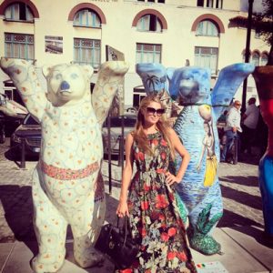 Paris Hilton in Old Havana with a couple United Buddy Bear sculptures. Photo from her Instagram.