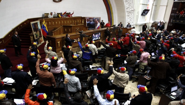 The president of the Venezuelan parliament, Diosdado Cabello, declares approved the law giving extraordinary powers to President Maduro. Photo: AVN
