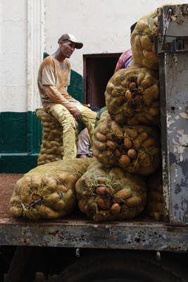 Potatoes being unloaded.  Photo: Juan Suarez
