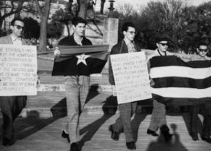 Rafael Cruz (center) holding a pro-Castro sign during a rally in Texas in January of 1959. 