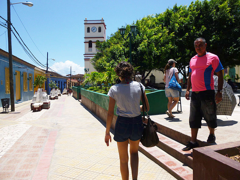 10. Parque Central, frente a la primera iglesia de Cuba