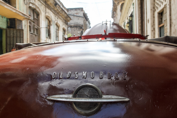 Oldsmobile in Havana.  Photo: Juan  Suarez