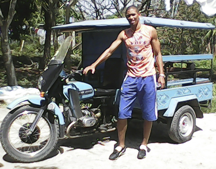 The motorcycle taxi of the captain of the Cuban national soccer team.  Photo: Duanys Hernández