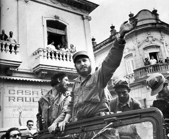 Castro entering havana just over a week after Batista fled the island. Photo: petermoruzzi.com
