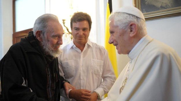 Fidel Castro with Benedict XVI during his visit to Cuba in 2012. Also present Fidel's son, Antonio Castro.