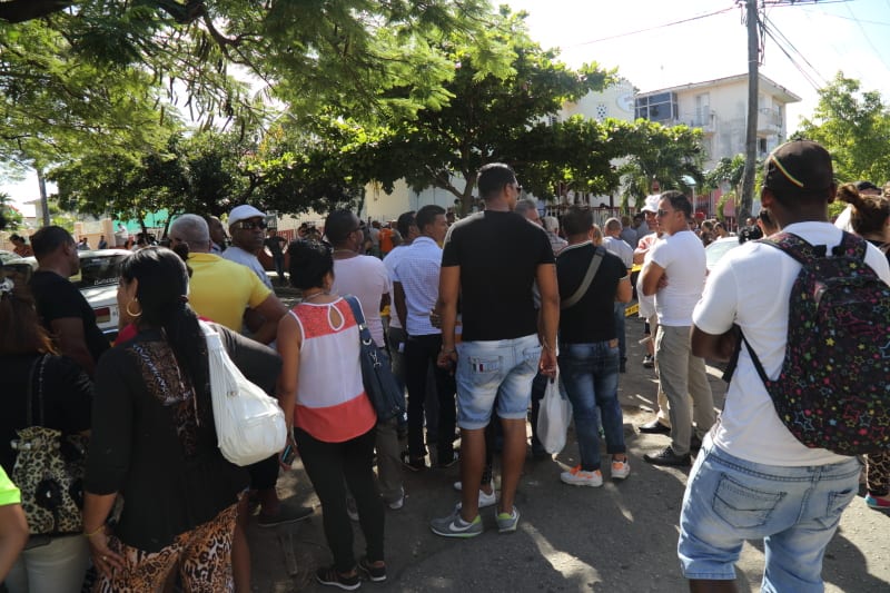 Several hundred Cubans protested on Friday at the Ecuadorian Embassy in Havana. Photo: Juan Suarez