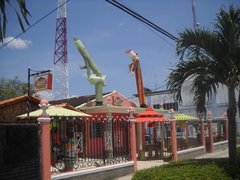 Restaurante in Havana's Cotorro district tries to attract customers.