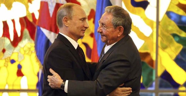 Vladimir Putin and Raul Castro