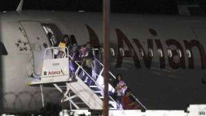 The Cubans arriving last night to El Salvador. Photo: EFE 