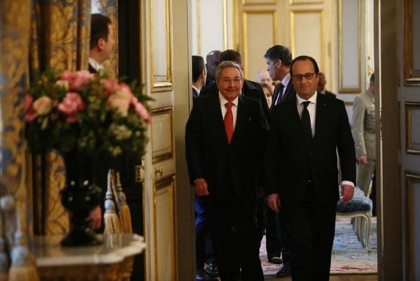 Raul Castro with Francois Hollande at Elysee Palace. Photo: telesurtv.net