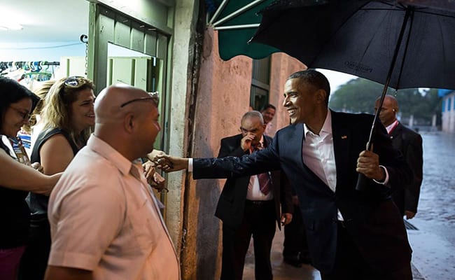 Obama greeting Havana residents. 
