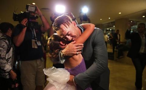 Dayron Varona embraces his niece upon arriving at the Melia Cohiba Hotel where the Rays are staying.