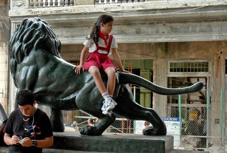 Lion on the Prado promenade. Photo: Caridad