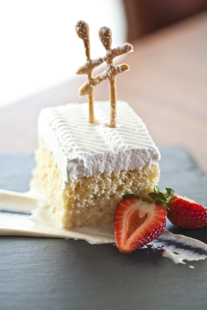 The “tres leches” [three milk] cakes of Michael Cordúa have won praise from both diners and culinary experts.
