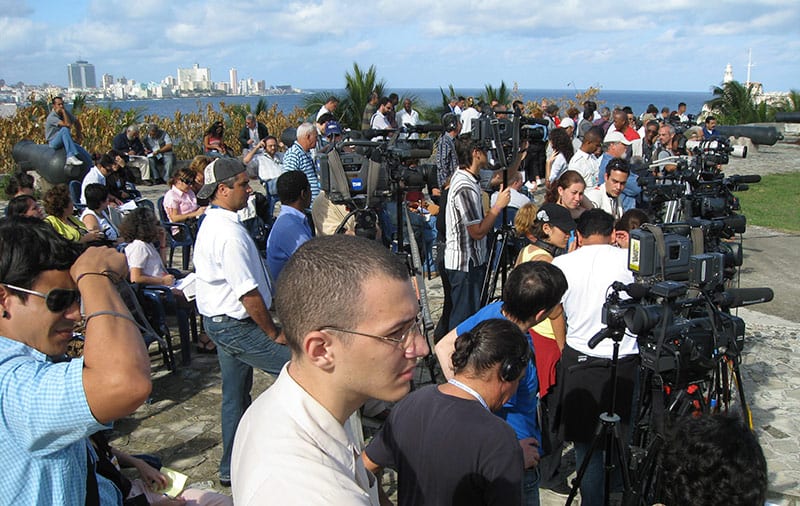 Los periodistas cubanos sufren de censura, de bajos salarios, de falta de fuentes y de escasez de recursos. Foto: Raquel Pérez Díaz