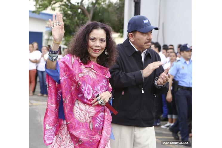 In the streets, Ortega is the only candidate. The government slogan says, “Let’s go further”, while the opposition decries, “There’s no one to vote for” and debates about how best to protest. Foto: el19digital.com