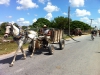 hombre-en-carreta-cargando-barras-de-acero