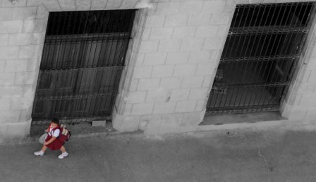 Havana girl off to school.  Photo: Caridad.