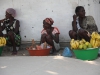 mujeres-vendiendo-frutas
