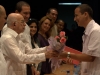 0008 Otro de los mejores graduados cubanos, Ernesto Pelegrini, recibe su título de manos del Vicepresidente cubano.