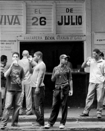 Cuban workers stopping for a cool fresh sugarcane juice.  Photo: Caridad