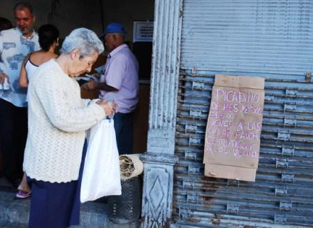 Do most Cubans really want the ration cards to disappear?  Photo: Caridad